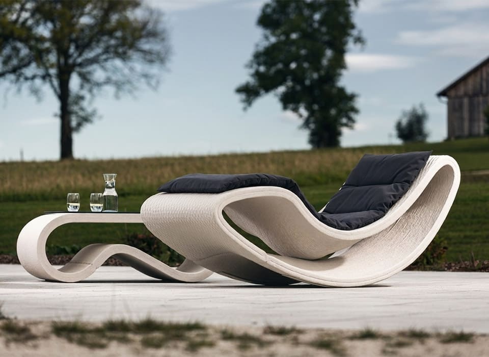 Sonnenliege und Beistelltisch aus 3D-Betondruck
