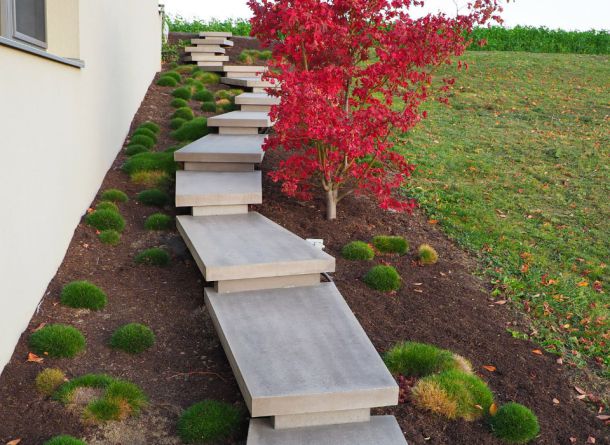 Individuell gestaltete, schwebende Betonstufen von BK BetonDESIGN