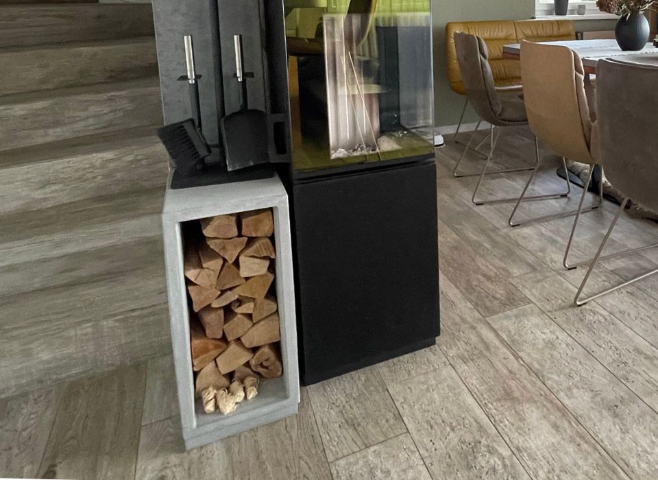 Individuell gefertigtes Betonregal für Holzscheite 