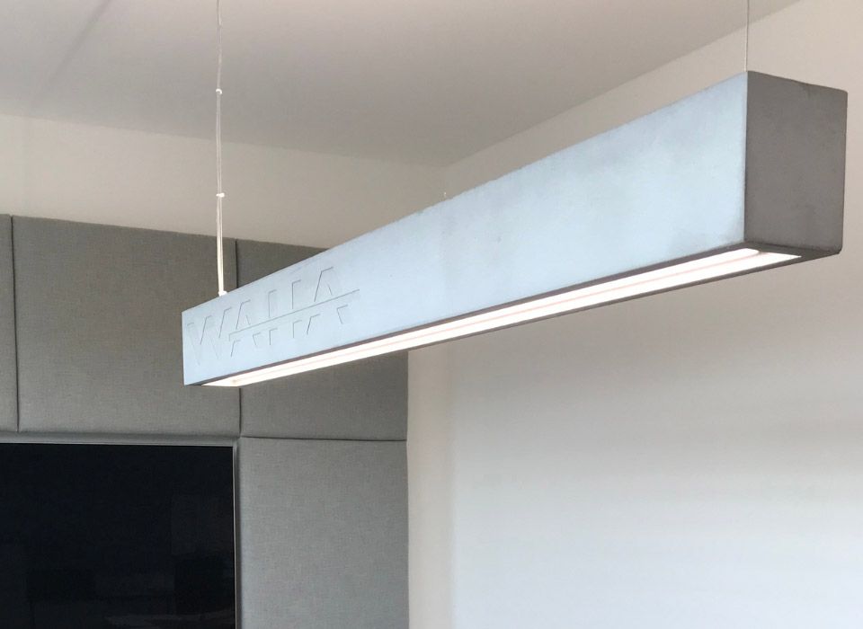 Betonlampe mit Logo der Firma WAHA, gestaltet von BK Forchtenstein