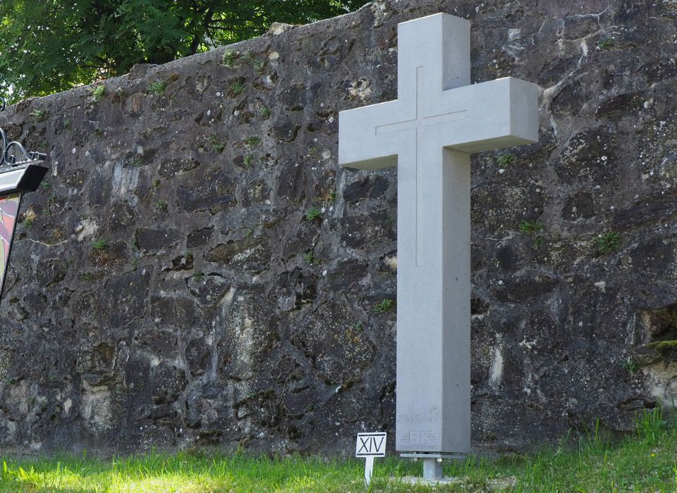 BK Betonkreuz in Wiesmath von BK BetonDESIGN 