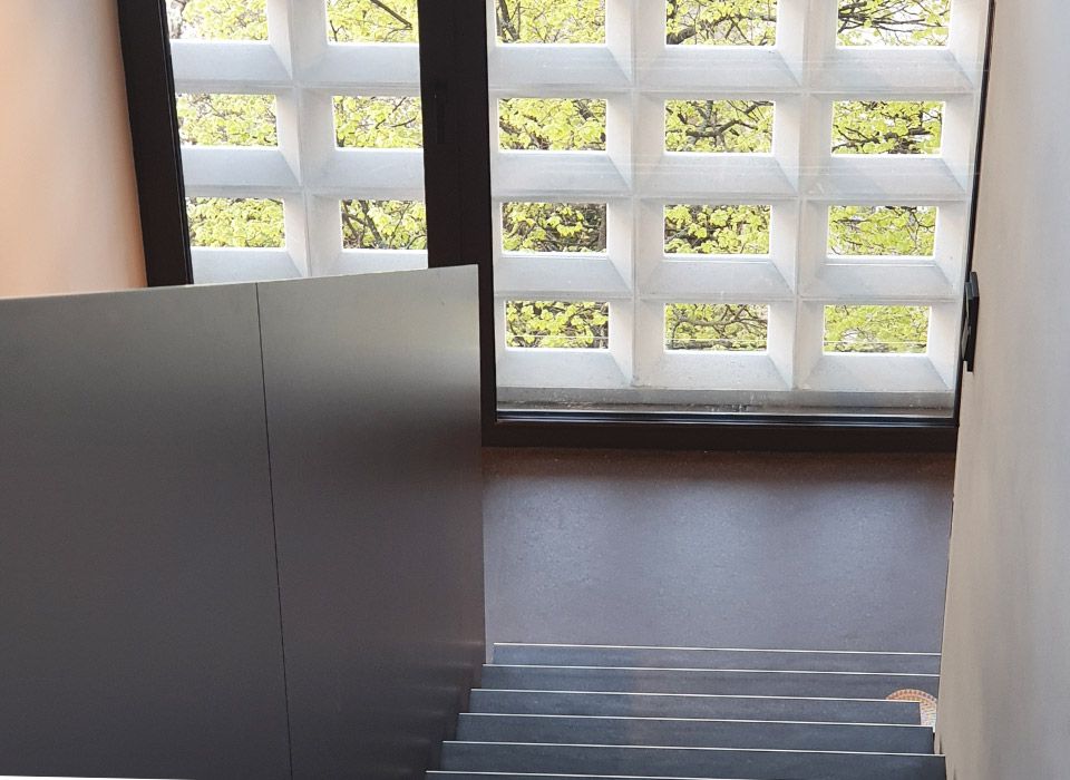 Gittersteine von BK BetonDESIGN im Stiegenhaus in Wien
