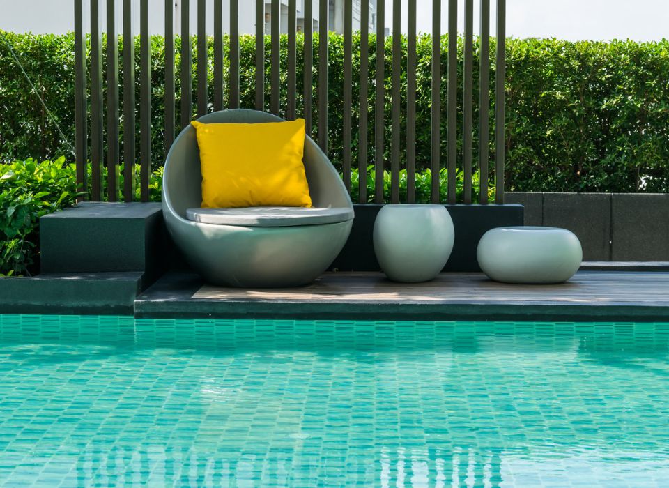 Terrassenmöbel aus Beton - Sessel, Tisch und Hocker